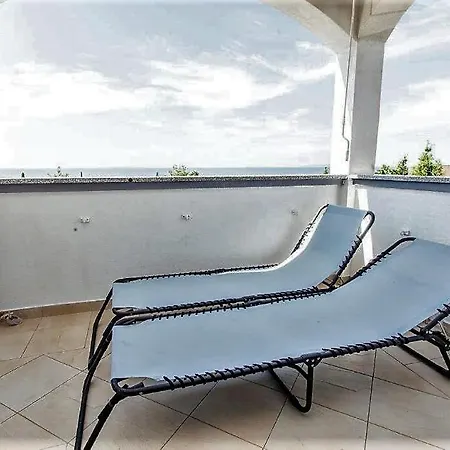 Teta Ana - Novalja Σπλιτ